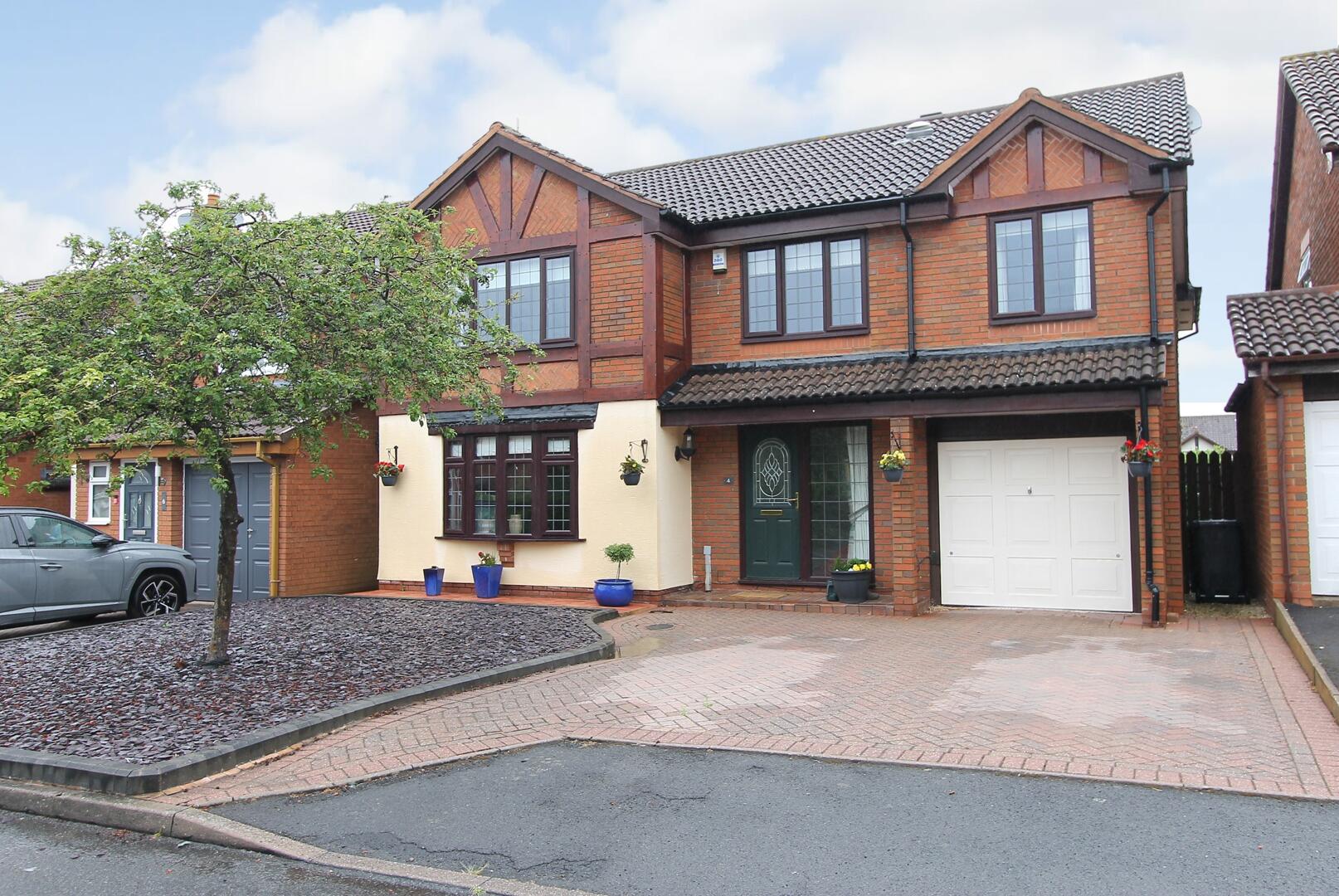 5 bed property in Pochard Close, Kidderminster
